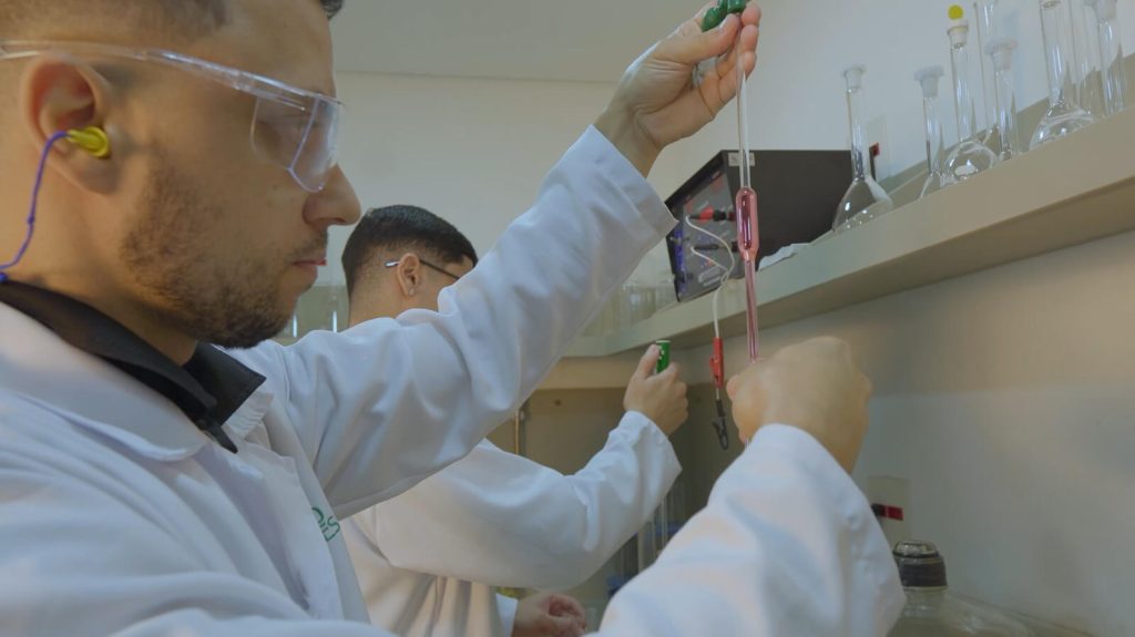 O Perigo Escondido no Banho de Ouro O Que É Cádmio